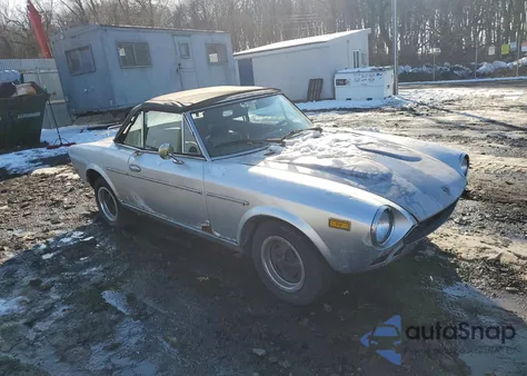 1979 Fiat 124 Spider z USA, uszkodzony, nr VIN 124CS20155346